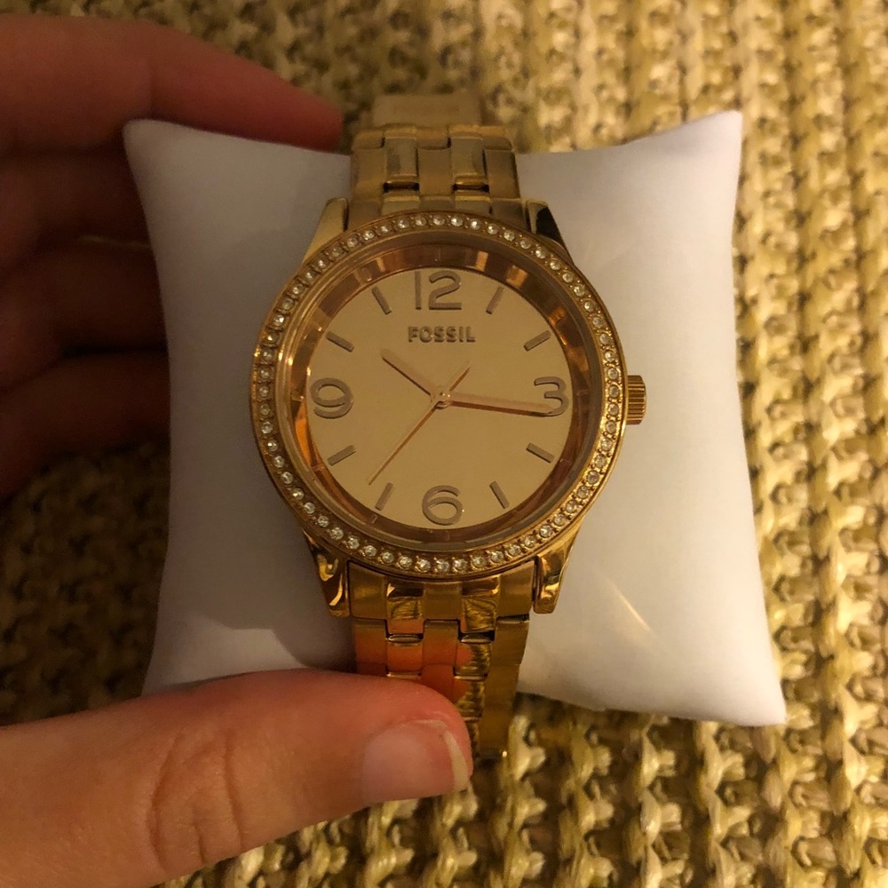 Rose Gold Fossil Watch (in great condition!!)